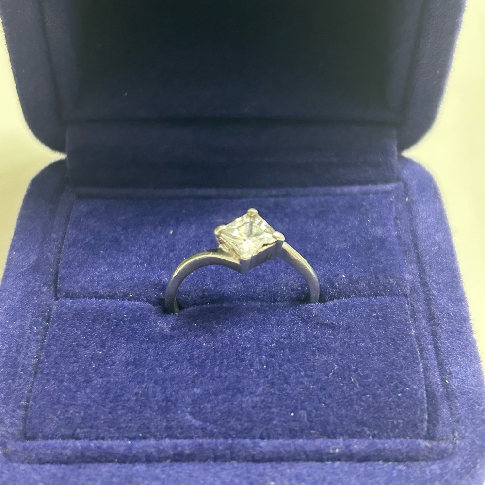 Elegant Silver Women's Ring